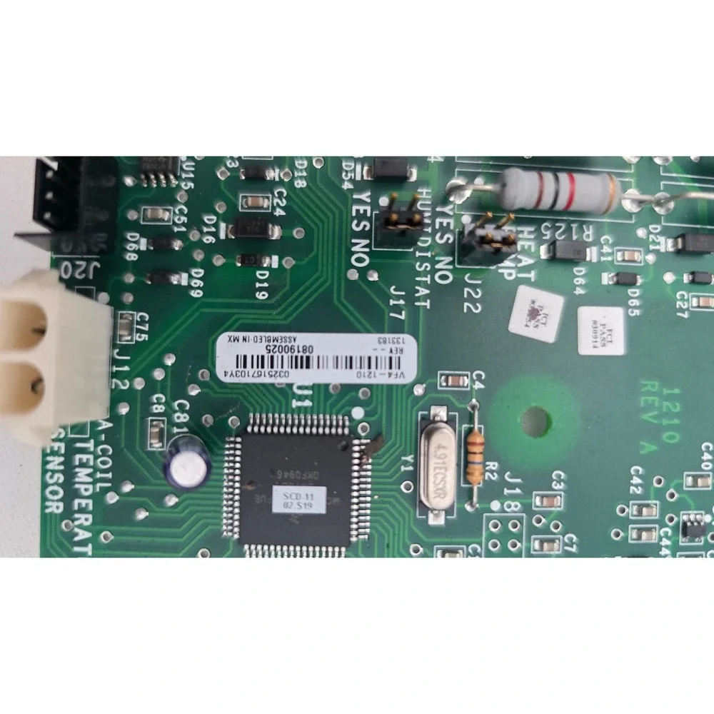York Luxaire VARIDIGM 507820 Control Board VF4-1210 SCD-1102